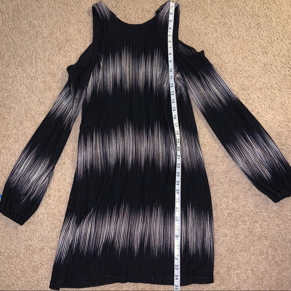 ZARA Cold Shoulder Black & White Shift Dress - Picture 4 of 6